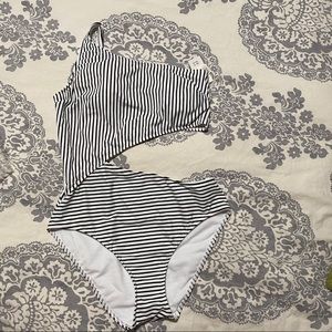 Abercrombie one shouldered swim suit